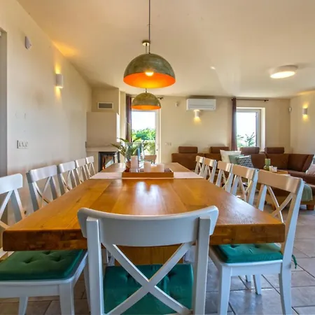 Villa Luxury Pool Gradin - Happy