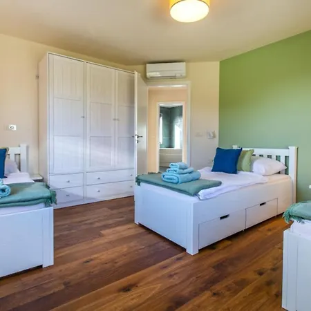 Luxury Pool Gradin - Happy Villa