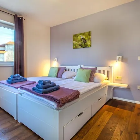 Villa Luxury Pool Gradin - Happy *