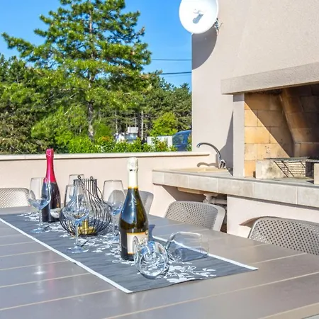 Luxury Pool Gradin - Happy Villa