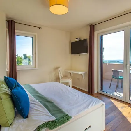 Villa Luxury Pool Gradin - Happy